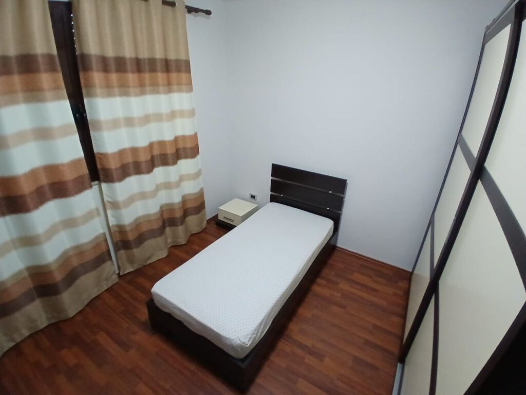 Jepet me qira 2+1 Rr.Kavajes 500 mije leke