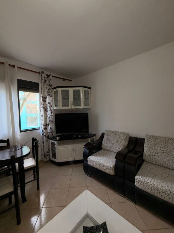 🏡 APARTAMENT ME QERA 2+1 (E pershtatur)