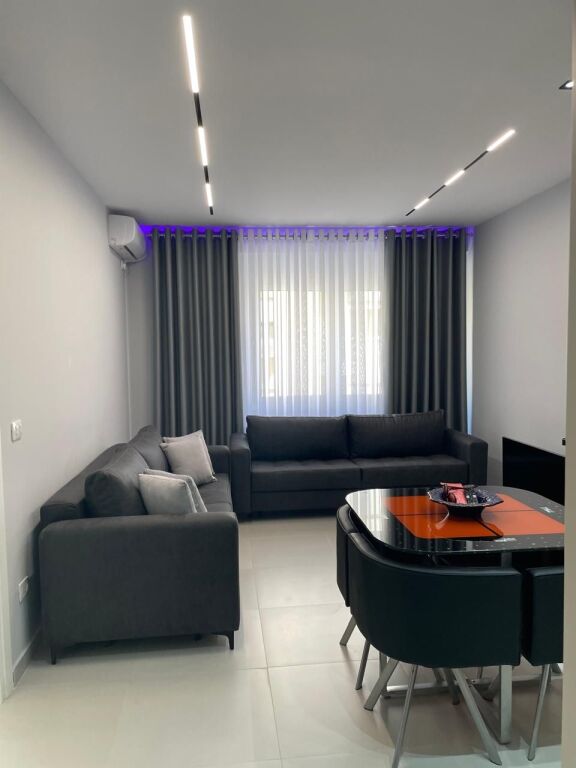 Jepet apartament me qera 1+1