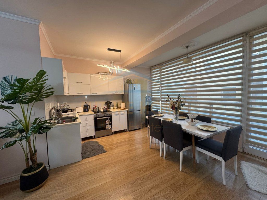 SHES,APARTAMENT 3+1+2+VERANDE,kODRA E DIELLIT