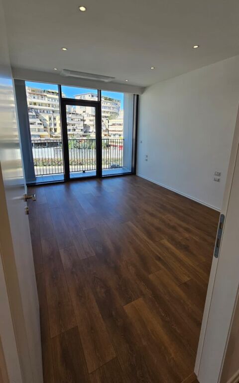 Ambient zyre me parkim per qira te Lake View, administrim i perfshire