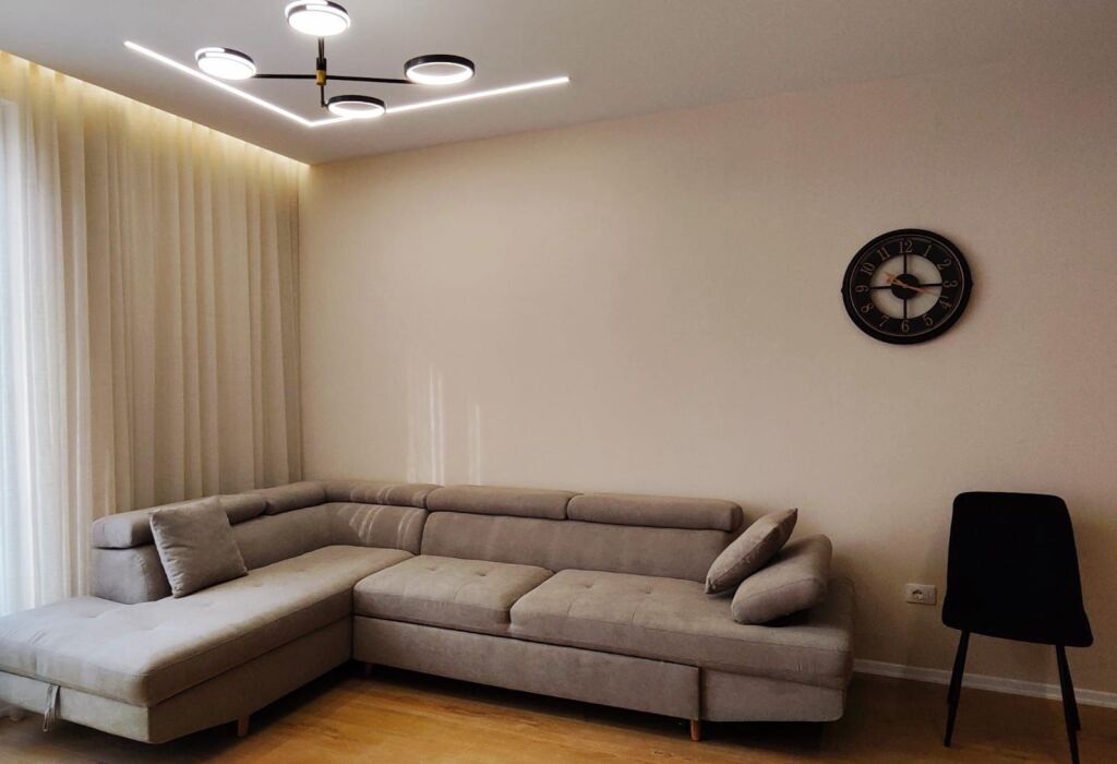 For rent 1+1 Petrela St. Train Station 700 thousand lek