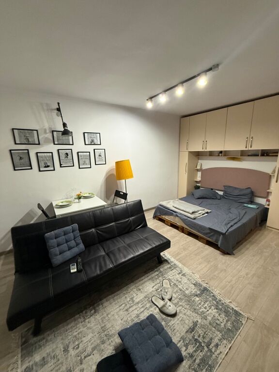 Studio apartment for rent in the center 43,000 lek for four months (temporarily)