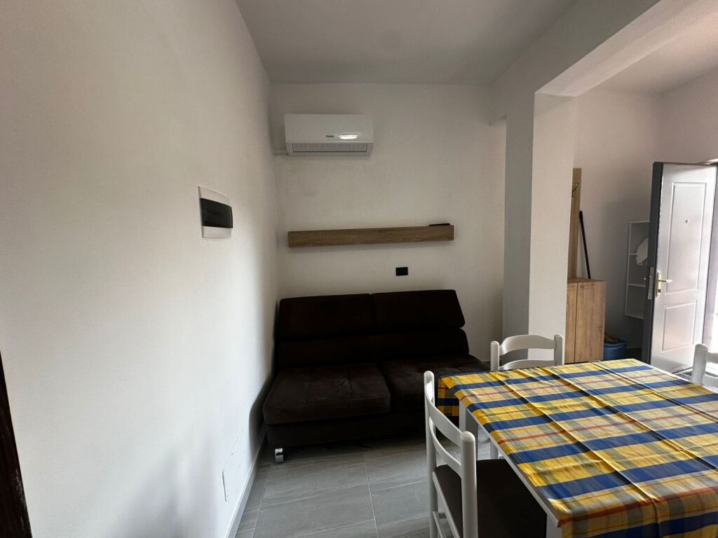 🏡 Shtëpi Private 1+1 me Qira – Çole e Re, Vlorë