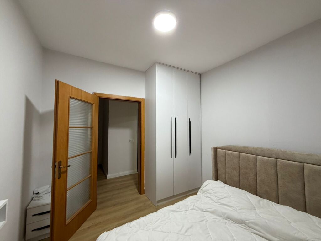 Shitet Apartament 1+1