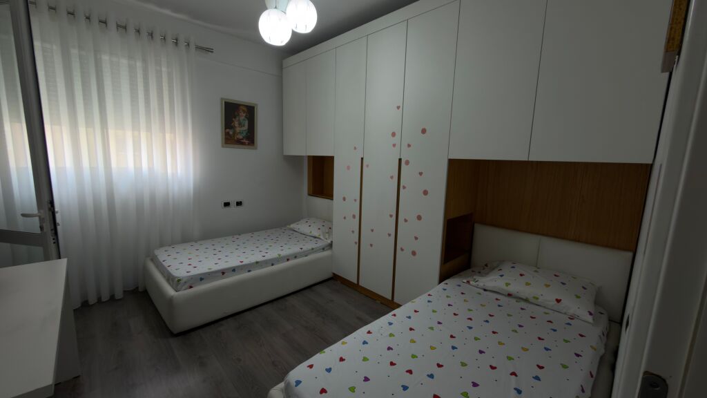 Apartament 2+1 per qira, Komuna e Parisit