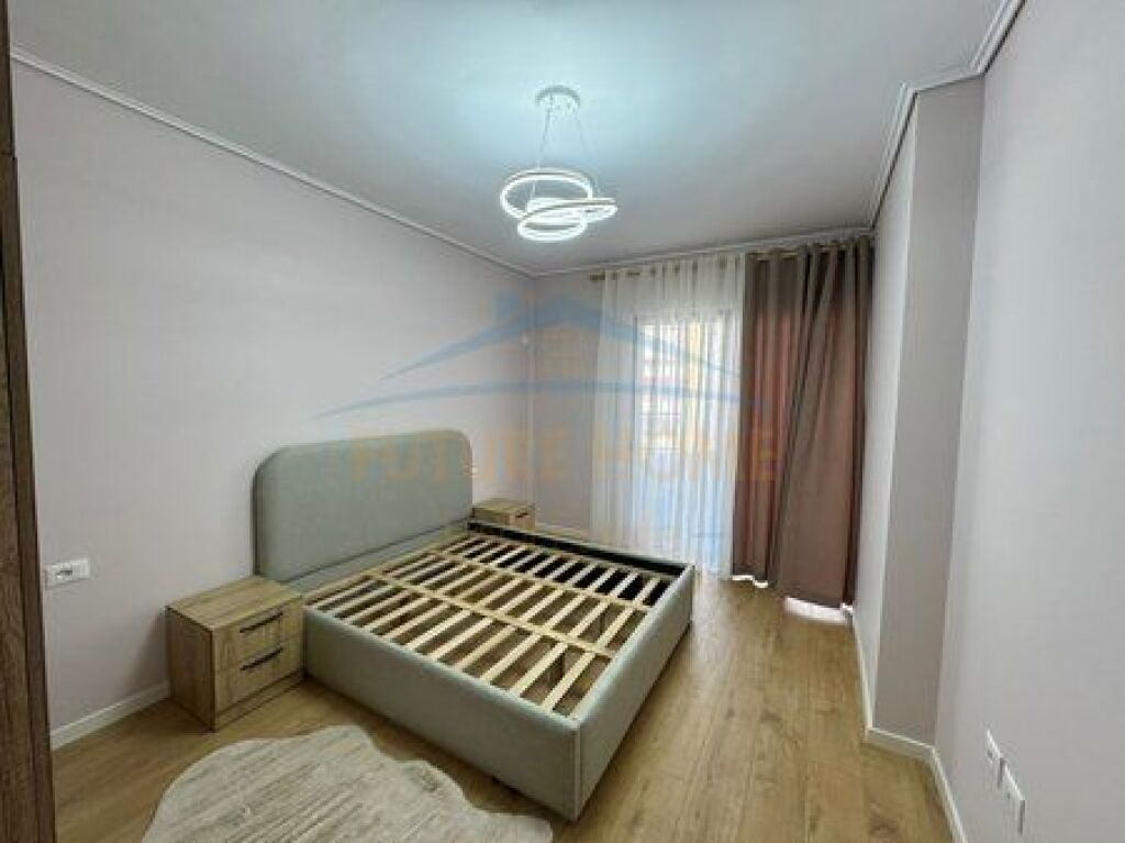 Shitet, Apartament 2+1+2, Unaza e Re