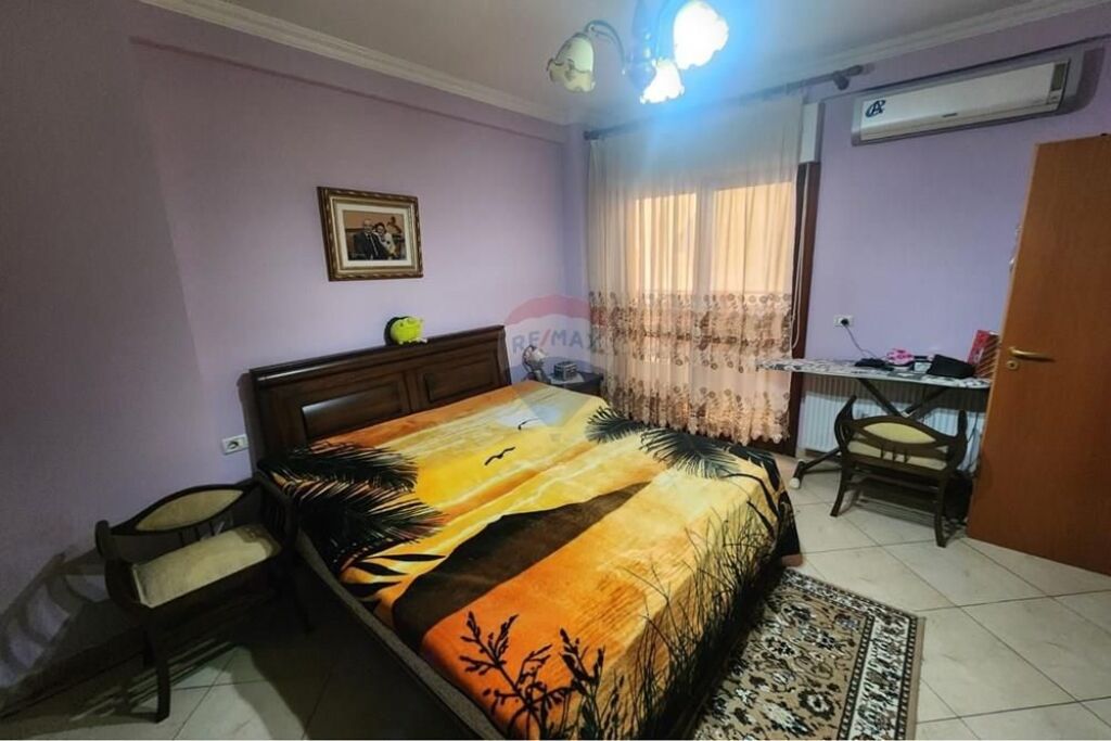 Apartament 2+1+2 per shitje Komuna e Parisit