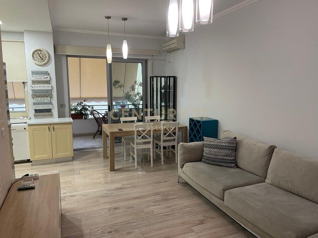 Apartament 2+1+2 + Garazh për shitje.