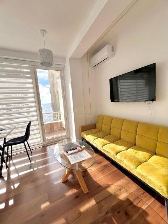 VENDESI 2+1 CON VISTA MARE SULLA SPIAGGIA