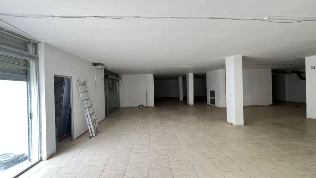 Commercial space for rent at Brryli!