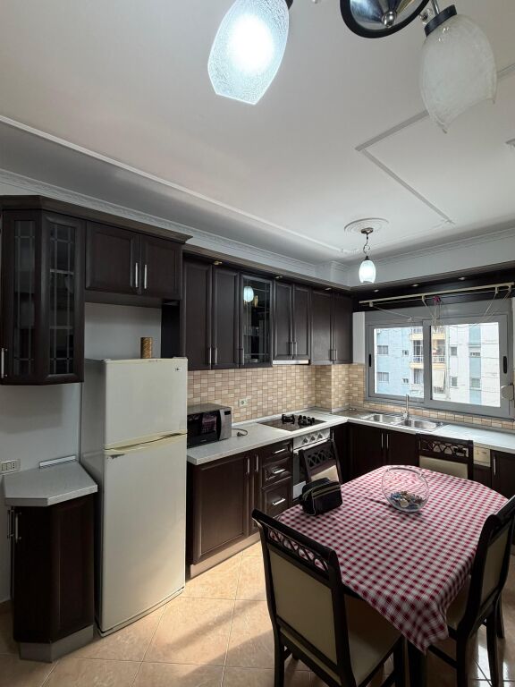 Affitto: Appartamento 2+1+2 Piano 3 Prezzo: 50.000 leke