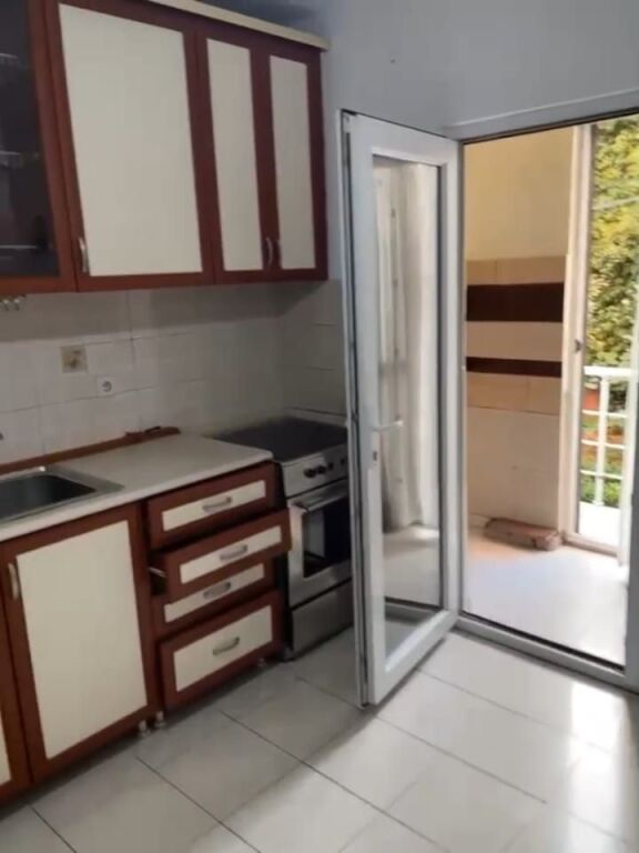 Apartament 2+1 me qera tek Blloku Gintash ne Laprake