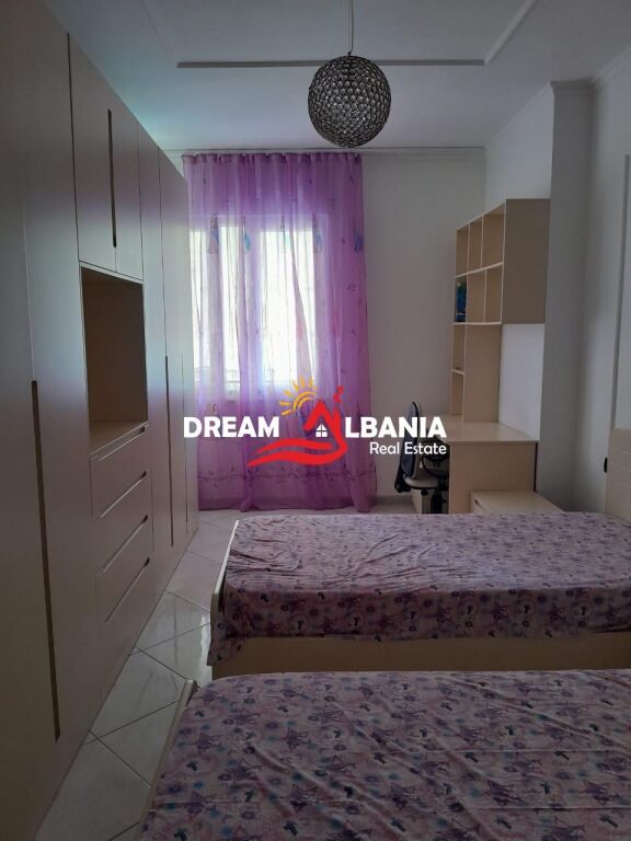 Jepet Apartament 2+1 ne zonen e Yzberishtit prane Rruges 3 Deshmoret  ( ID 42215493 )