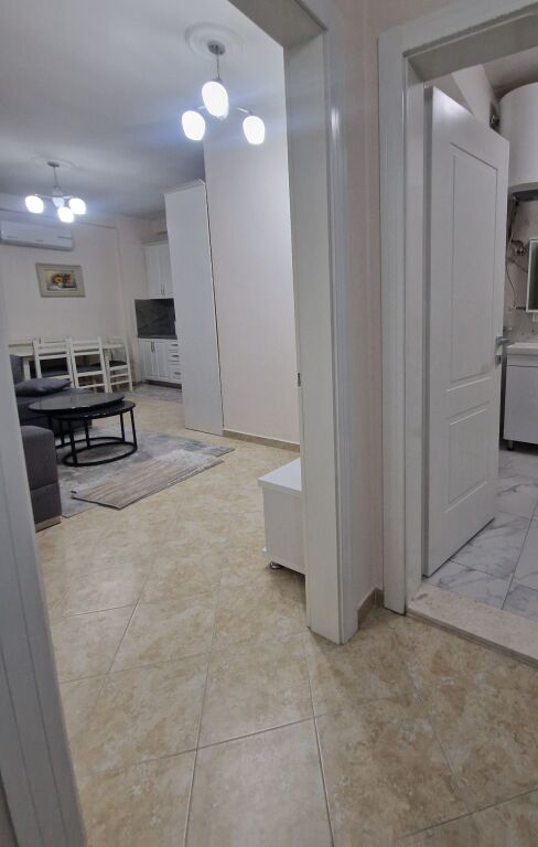 PRESSO GLI EDIFICI CABEJ SI AFFITTA UN APPARTAMENTO 1+1