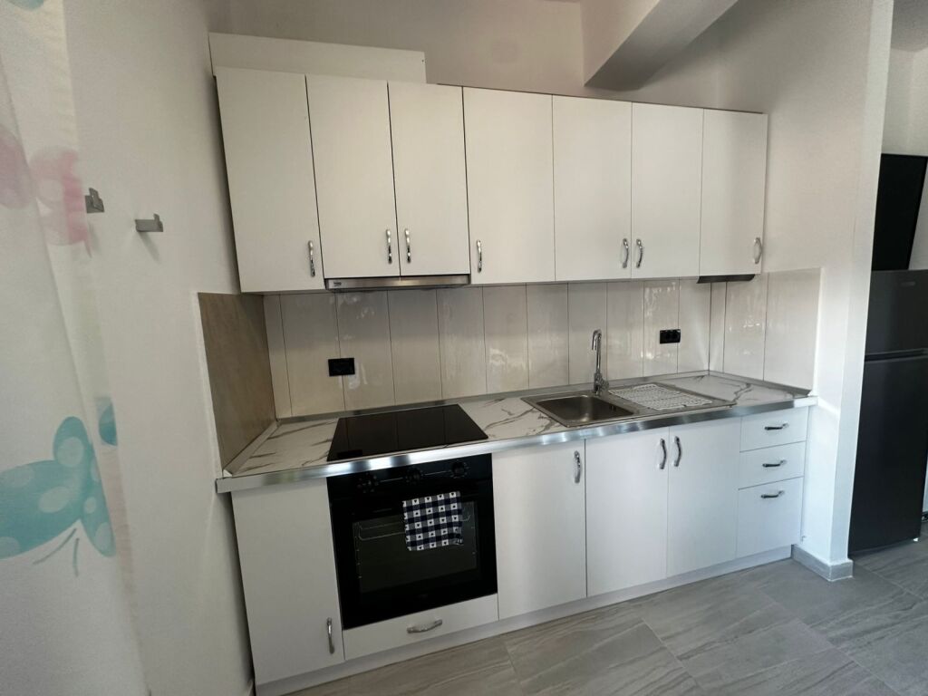 🏡 Shtëpi Private 1+1 me Qira – Çole e Re, Vlorë
