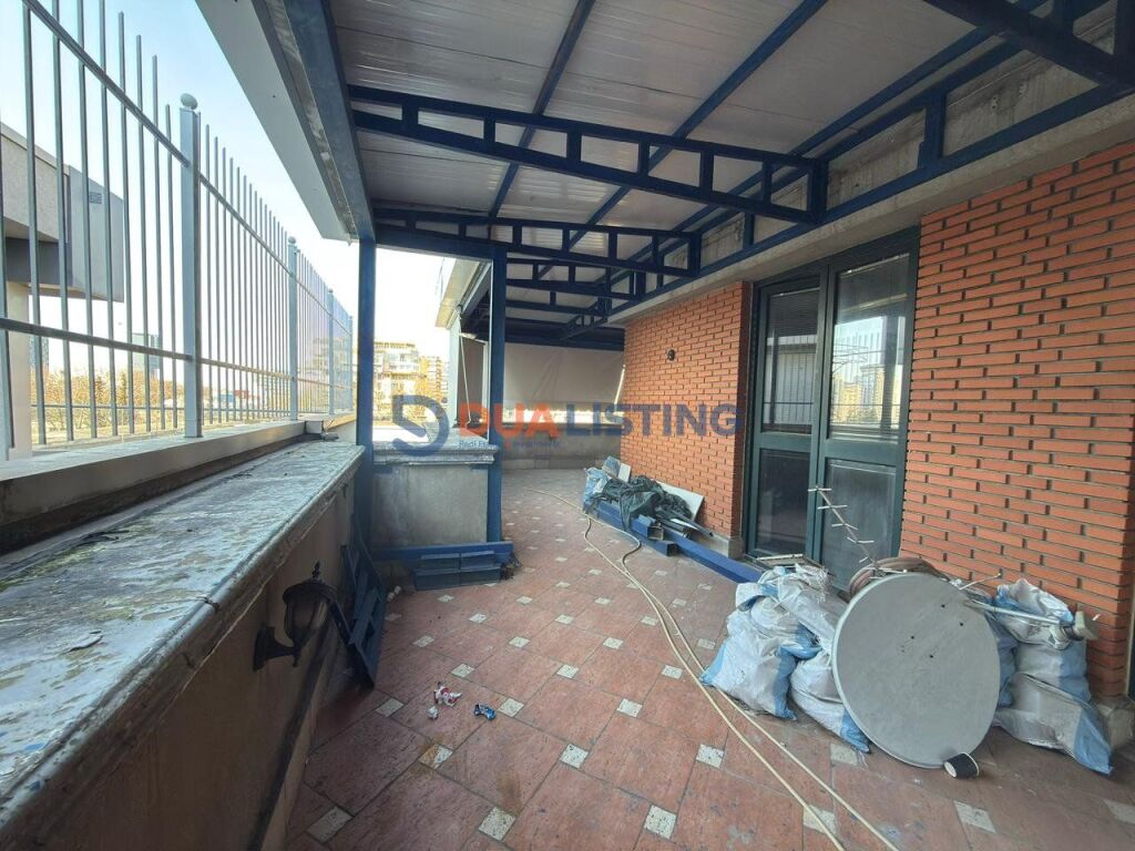 Shitet Apartament 3+1+2 + Verandë + Post Parkimi 📍 Pranë Coin, Rruga “Themistokli Germenji”