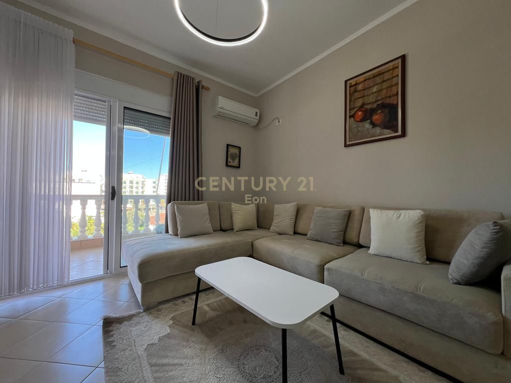 Shitet Super Apartament 1+1në Golem !!