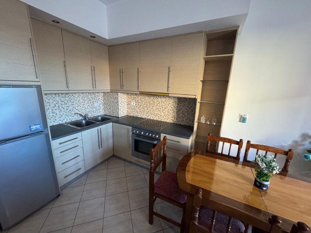 Apartament 1+1 në Sarandë, 55 m², pamje nga deti, gati për banim