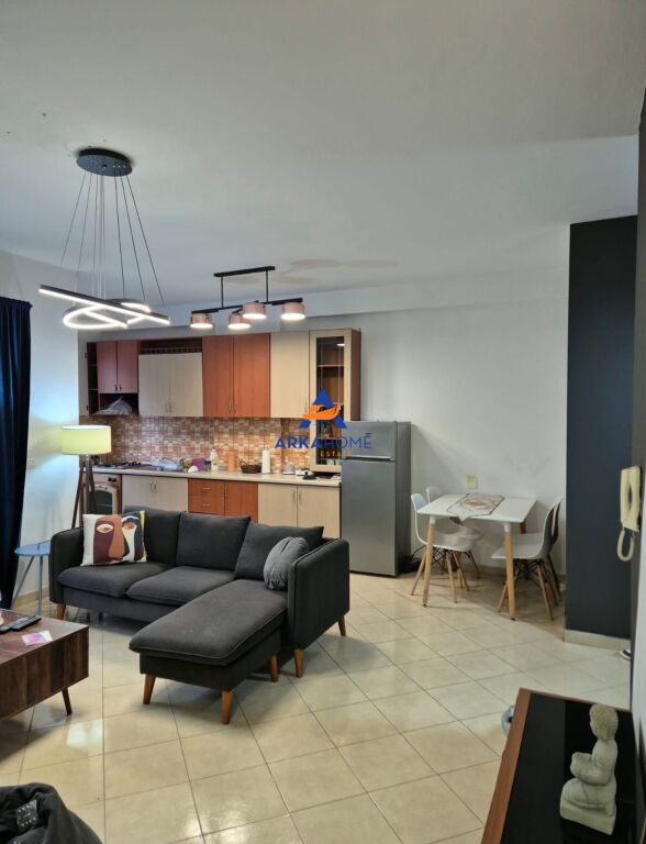 JEPET ME QERA APARTAMENT 2+1+BALLKON "ASTIR, PRANE WELLIT" 50.000 LEKE