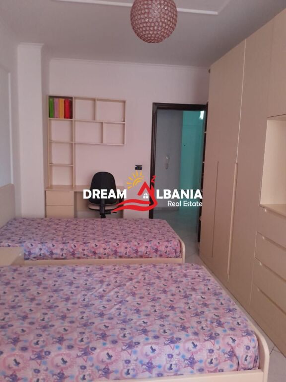 Jepet Apartament 2+1 ne zonen e Yzberishtit prane Rruges 3 Deshmoret  ( ID 42215493 )