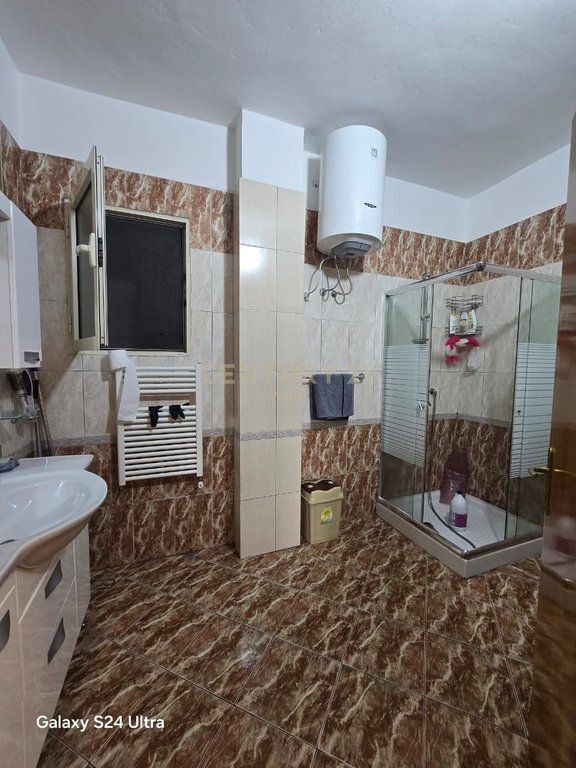 Apartament 2+1 me Garazh për Qira në Qendër !