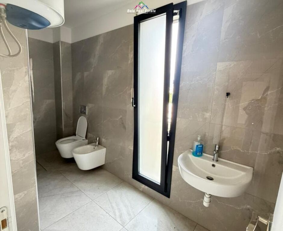 Zyre Me Qera 2+1 Tek Kompleksi Zirkon ( ID BZ2840 ) Tirane