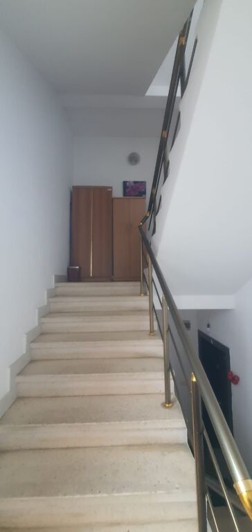 Jepet me qira 2+1+2 Brryl te kryqezimi 🏷️60.000Leke