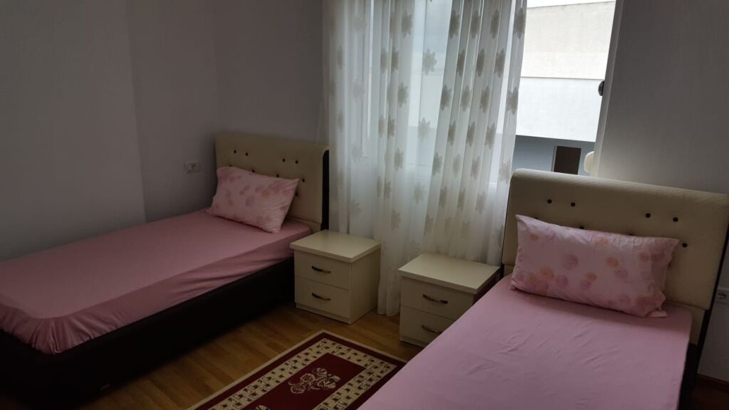 Jepet Apartament 2+1 me Qira në Fresk !