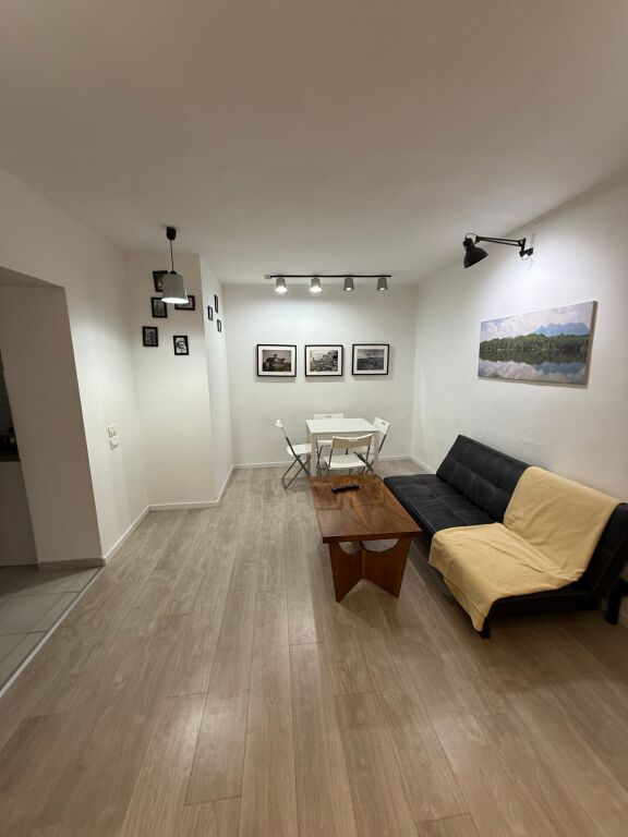 Monolocale in affitto nel centro 50.000 lek via Durresit