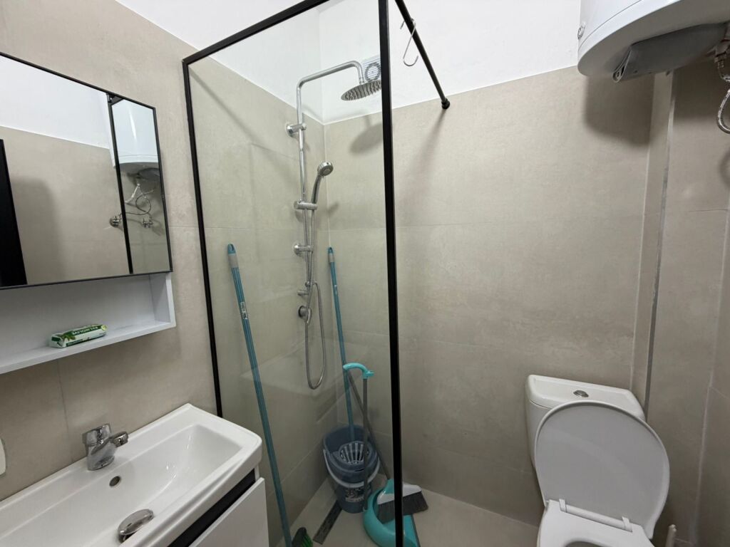 Shitet Apartament 1+1