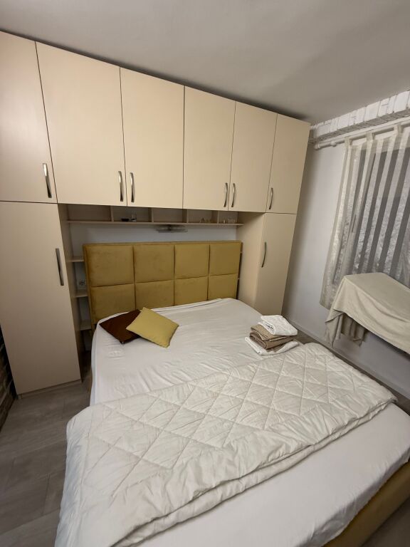 Monolocale in affitto nel centro 50.000 lek via Durresit