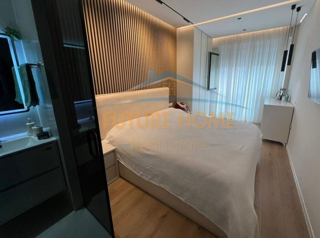 SHITET APARTAMENT 2+1+2POSTE PARKIMI , KOMPLEKSI MAGNET, 21DHJETORI