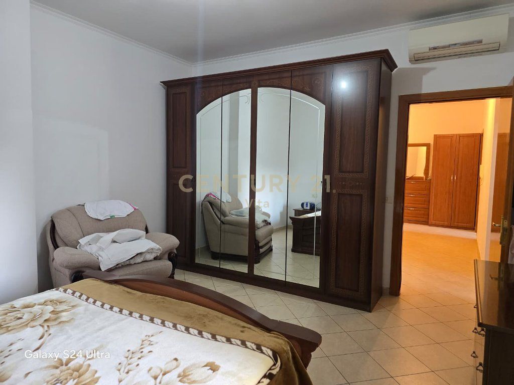 Apartament 2+1 me Garazh për Qira në Qendër !