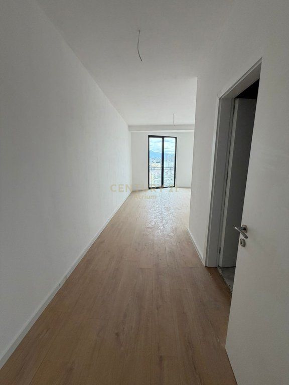 JAPIM APARTAMENT 3+1 ME POST PARKIMI ME QIRA TEK MINE PEZA