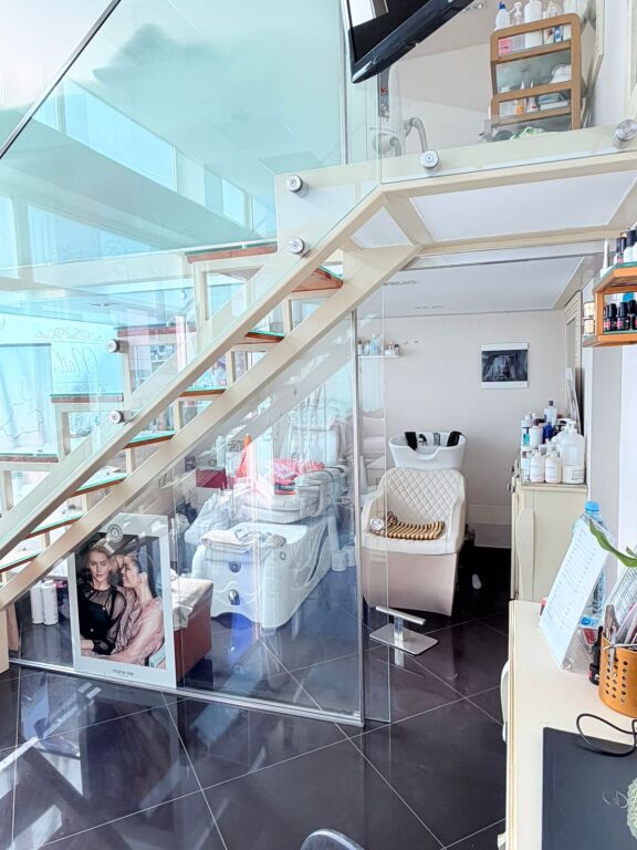 JEPET ME QERA AMBIENT BIZNESI(QENDER ESTETIKE) VOLLGA, DURRES