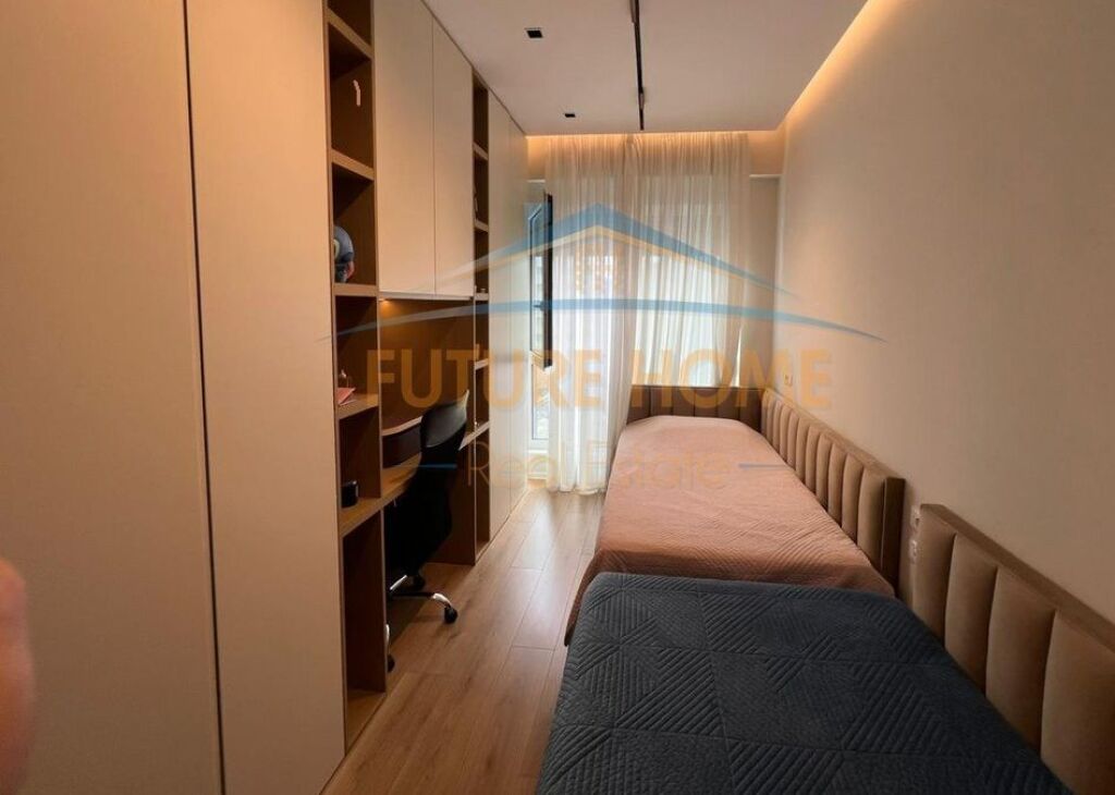 SHITET APARTAMENT 2+1+2POSTE PARKIMI , KOMPLEKSI MAGNET, 21DHJETORI