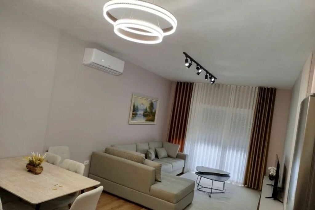 APARTAMENT ME QERA 1+1 PAZARI RI 70.000 LEKE FH-58061