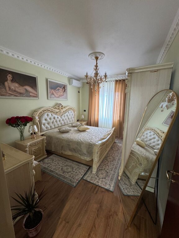 Jepet apartament me qera 1+1 muzeumi durres