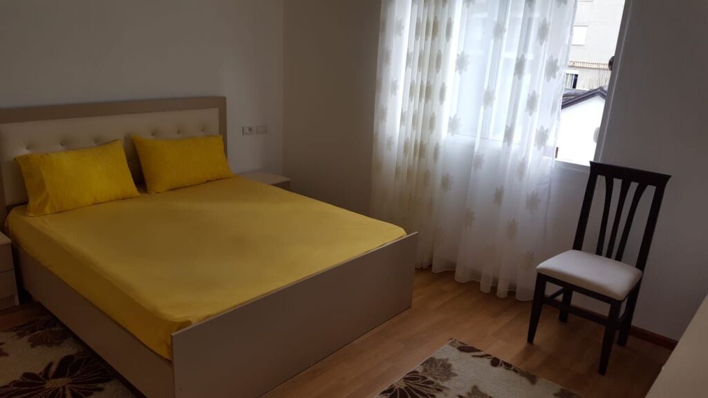 Jepet Apartament 2+1 me Qira në Fresk !