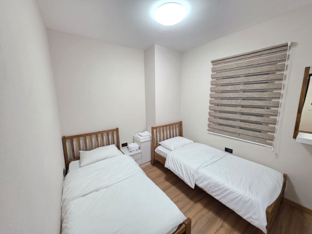 Apartament 2+1, Islam Alla, Myslym Shyr