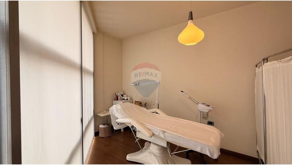 Zyrë - Për Qira - Ish Ekspozita, Tiranë