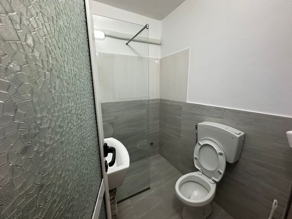 🏡 Shtëpi Private 1+1 me Qira – Çole e Re, Vlorë