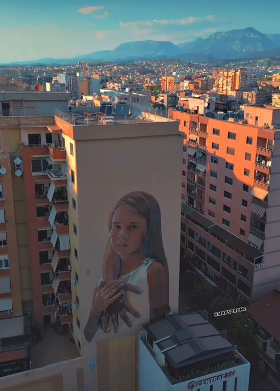 Apartament 2+1 me qera tek Kinema 17 Nentori prane Rruges se Barrikadave