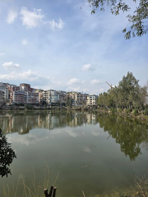 📌Jepet me qira zyrë 2+1+2 tek Liqeni i Thatë