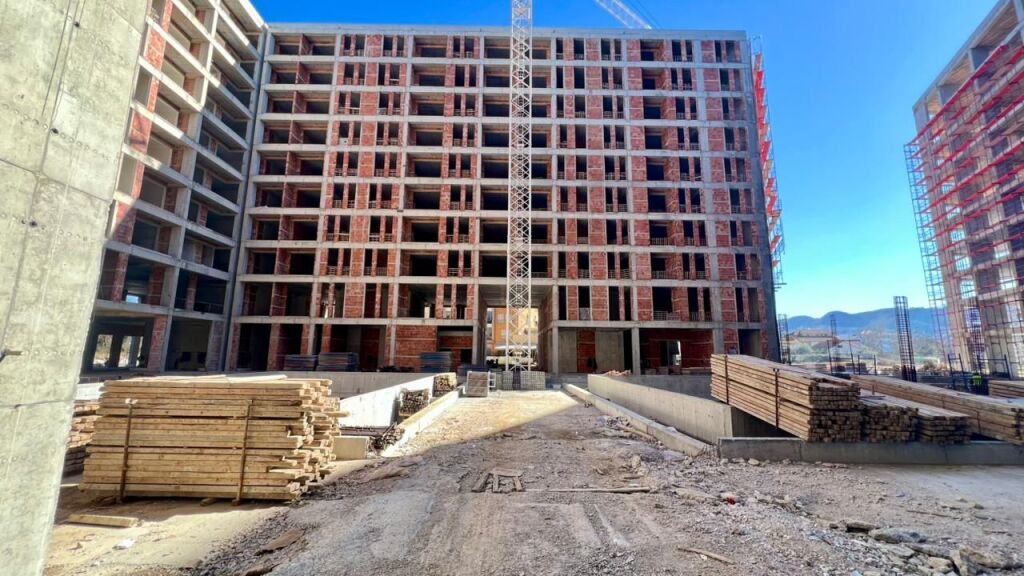 FOR SALE: 2+1+2 Apartment 📍 Riverside | Rruga e Kavajës (Opposite Delijorgji Complex) 🔥 Bargain Price: 1750€/m² 🔥 💰 Total Price: 200,000€ 📐 Area: 114m² 🏢 Floor: 2 🏙️ Modern &amp; Elite Complex