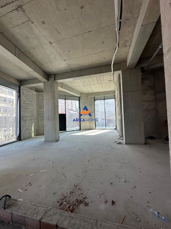 BUSINESS PREMISES FOR RENT 160M2 "RRUGA E BARRIKADAVE"230,000 LEKE