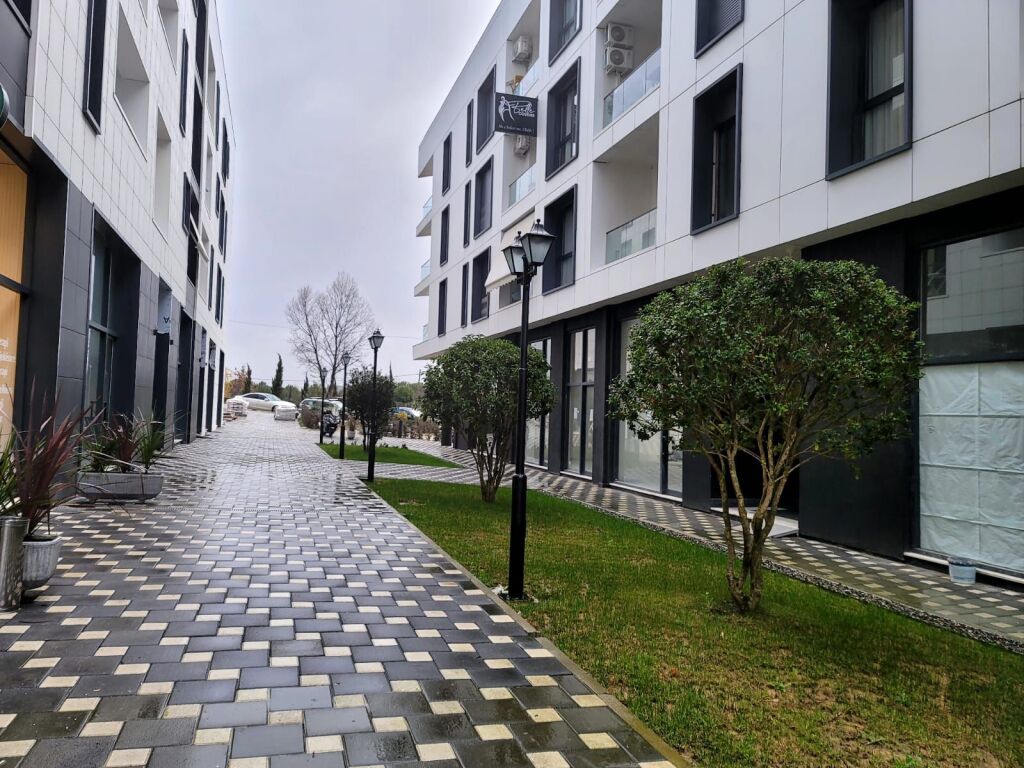 In affitto 2+2 arredato ascensore Non abitato al lago che 1100  eu