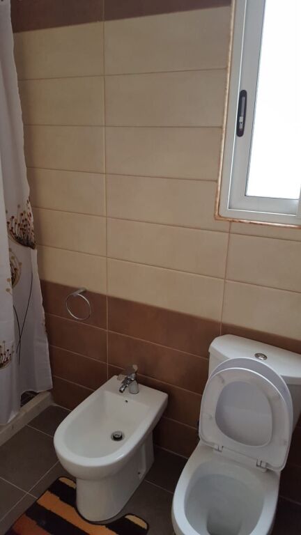 Jepet Apartament 2+1 me Qira në Fresk !