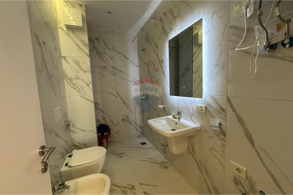 Office for rent at Golden Tower